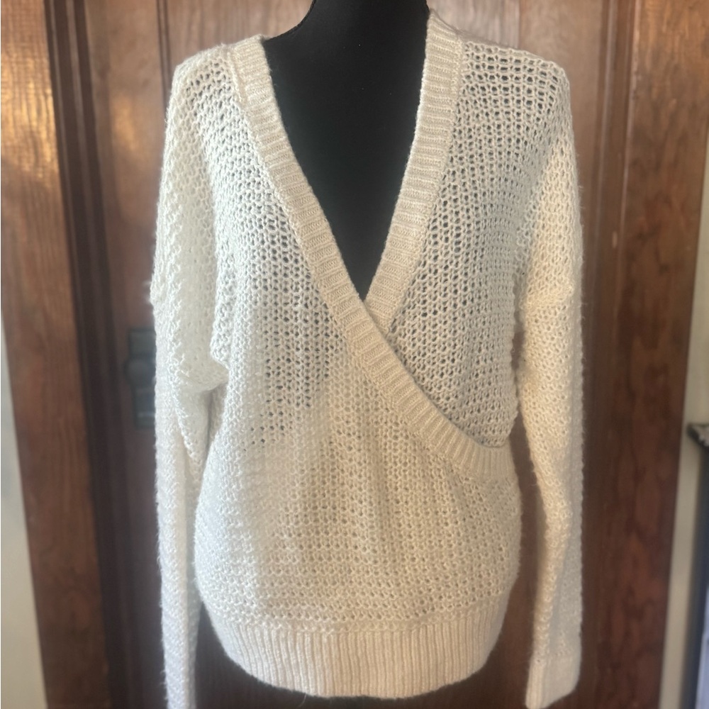 Abercrombie & Fitch White V-Neck Sweater